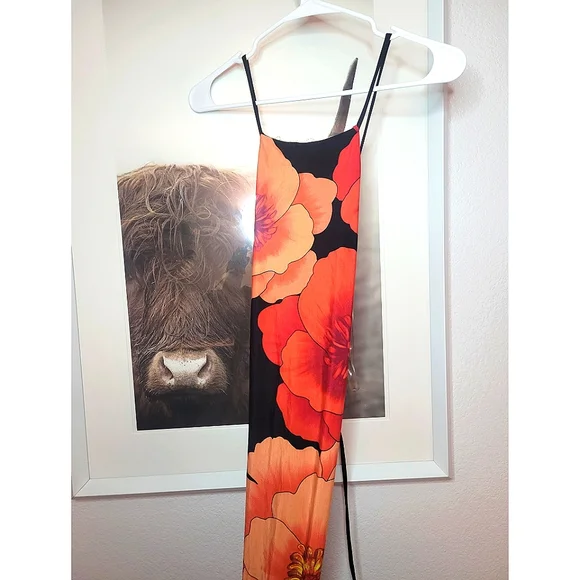 New Floral Backless Maxi Dress - Small - Picture 2 of 9